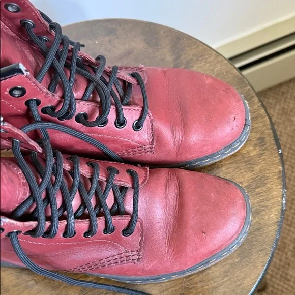 Dr. Martens Newton 8 Eye Leather Lite Boots - Picture 2 of 6